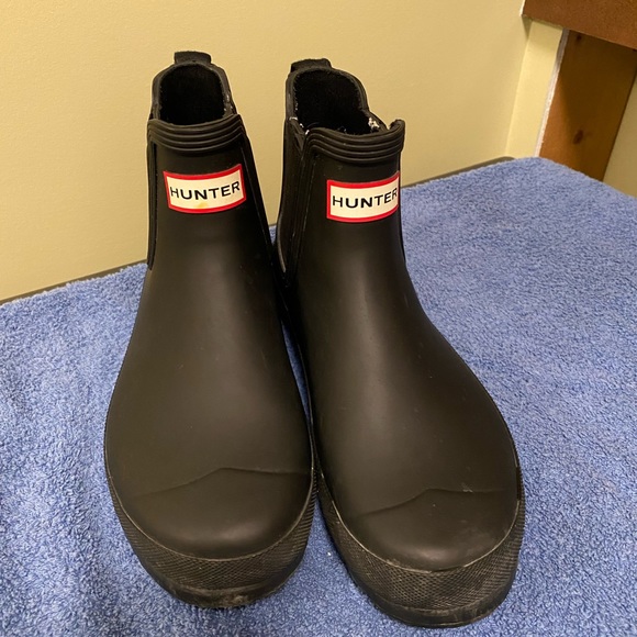 Hunter Boots - Women’s Classic Chelsea Hunter Boots in Black - Picture 5 of 9